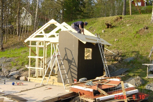 DSC00002.JPG - Asfaboard ger lite skydd samt det ser mer "helt" ut